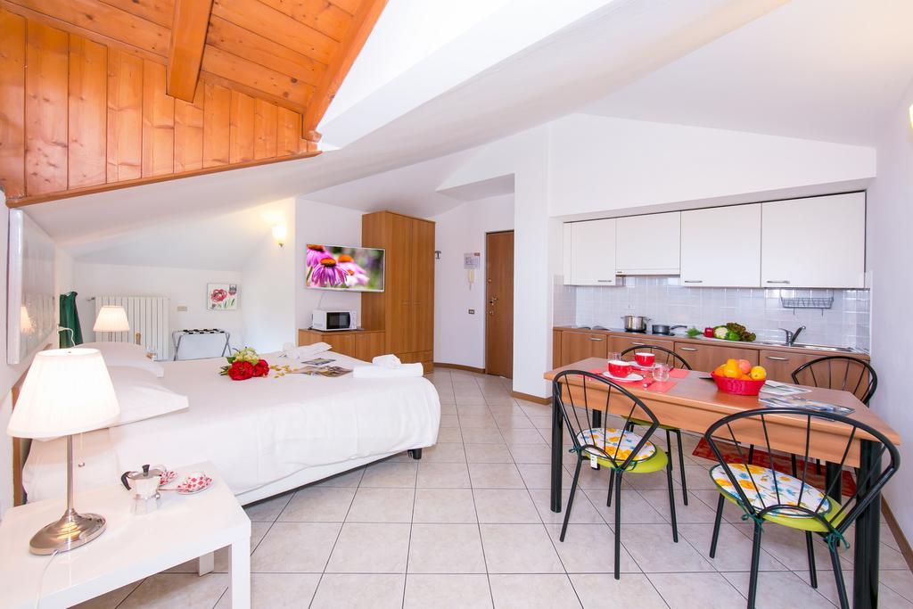 Residence Riva Del Lario Gravedona Kültér fotó