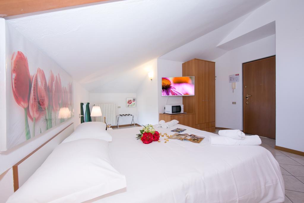 Residence Riva Del Lario Gravedona Kültér fotó
