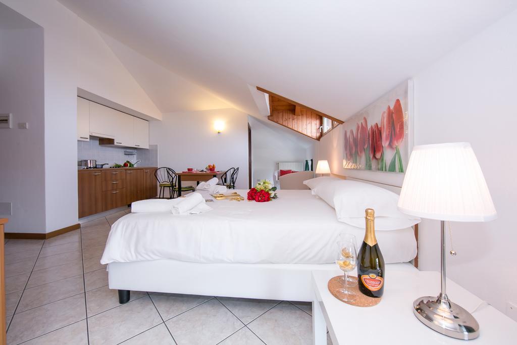 Residence Riva Del Lario Gravedona Kültér fotó