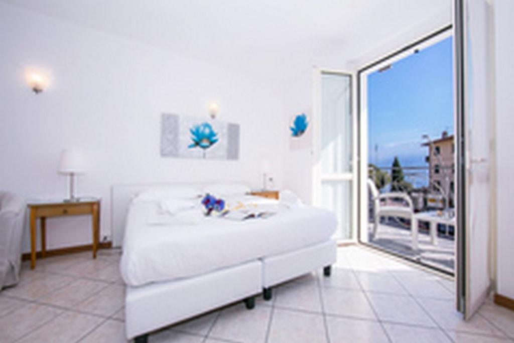 Residence Riva Del Lario Gravedona Kültér fotó